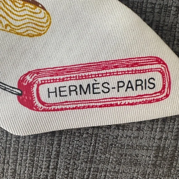 Hermes’ Twillie with Box and Tag - Picture 2 of 6